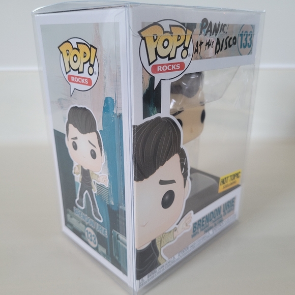 FUNKO POP ROCKS Panic At The Disco Brendon Urie Figure 133  w/ Box & Cover - Picture 7 of 13